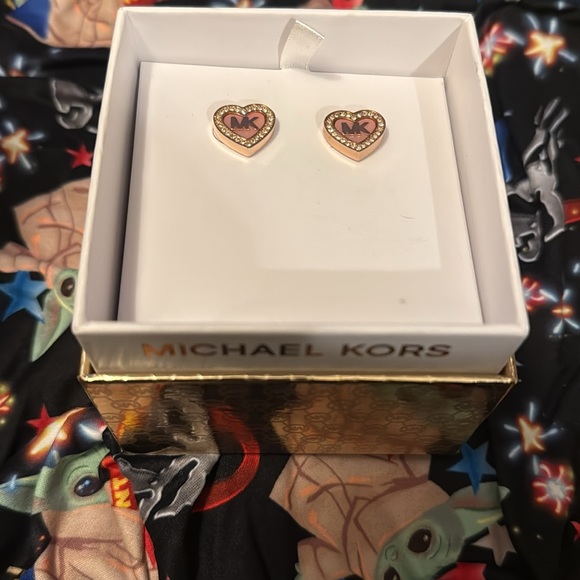 $75 NEW MICHAEL KORS DIAMOND ACCENT CRYSTAL GOLD MK LOGO EARRINGS HEART PINK BOX - Picture 7 of 9